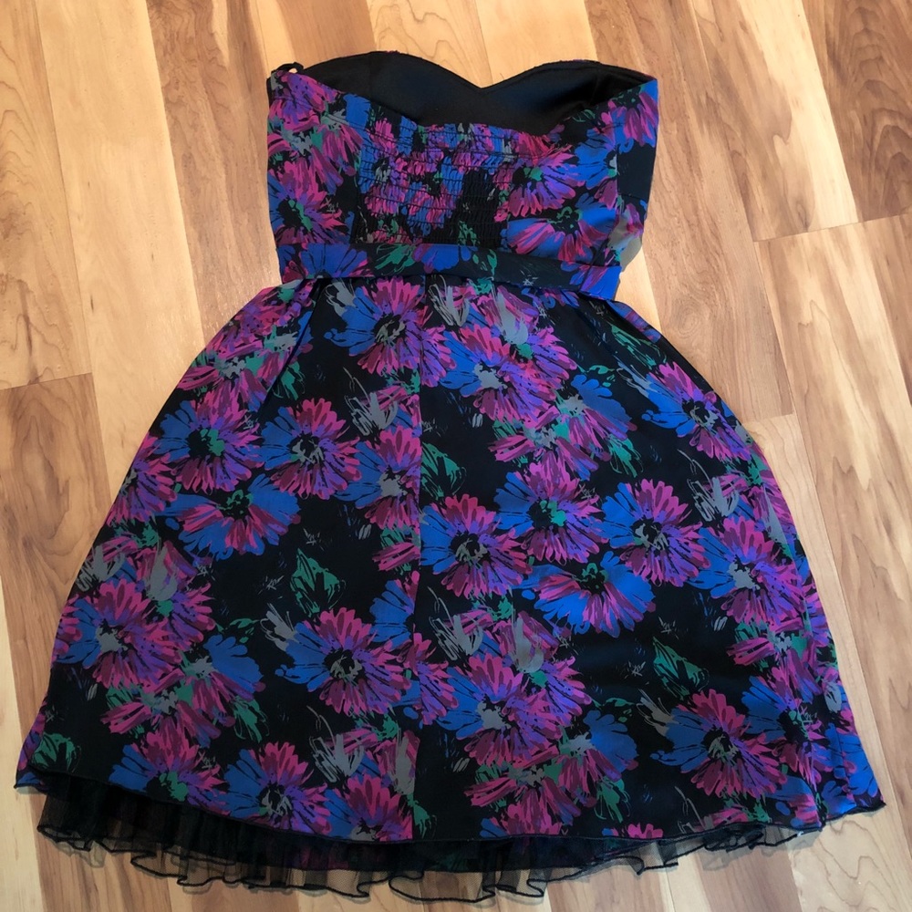 Floral knee length dress wedding guest - Picture 2 of 5